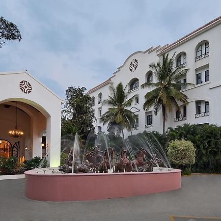 The Golden Palms Hotel & Spa Bangalore Exterior photo