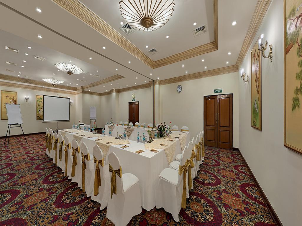 The Golden Palms Hotel & Spa Chik Banavar Exterior photo