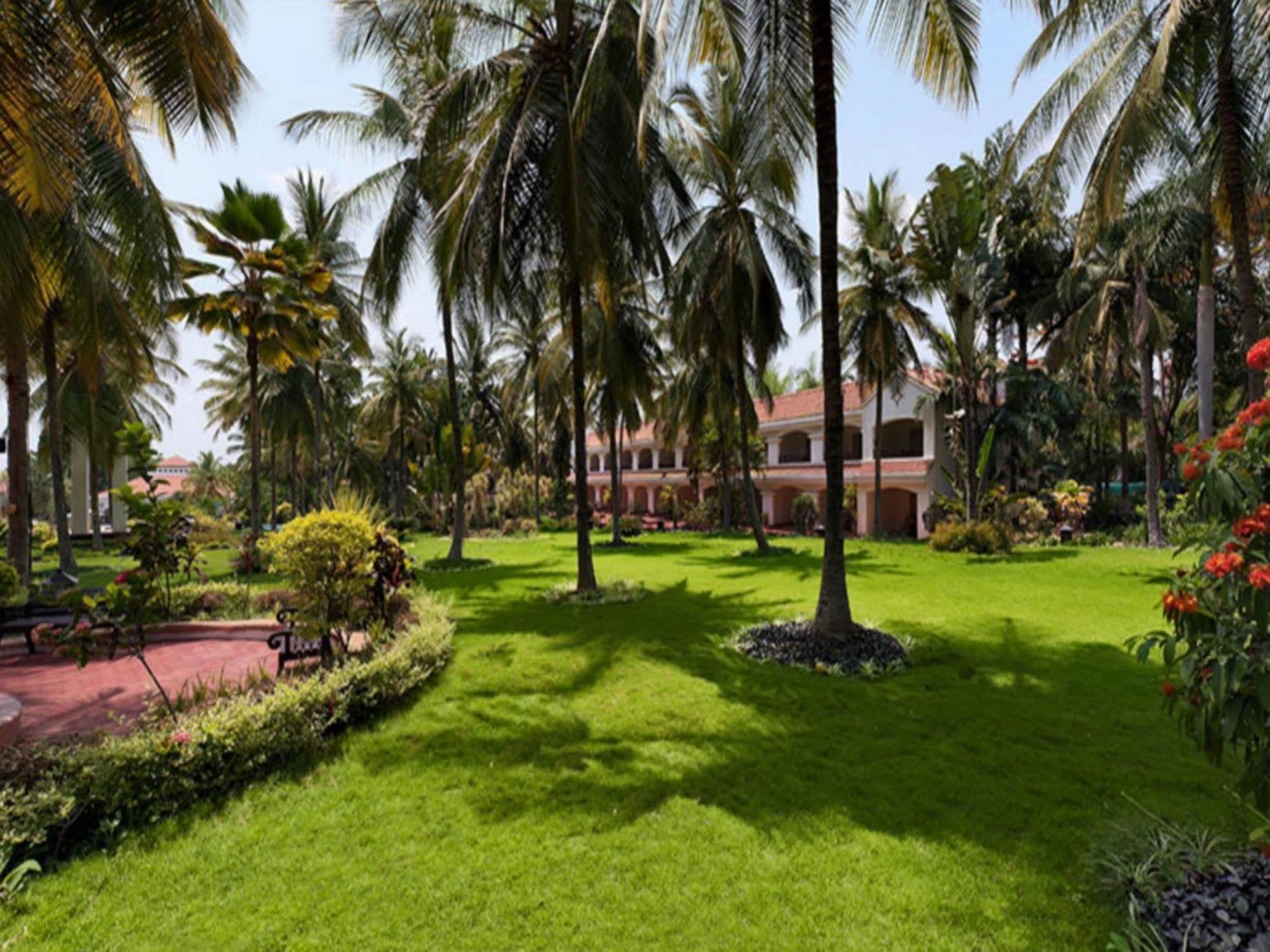 The Golden Palms Hotel & Spa Chik Banavar Exterior photo